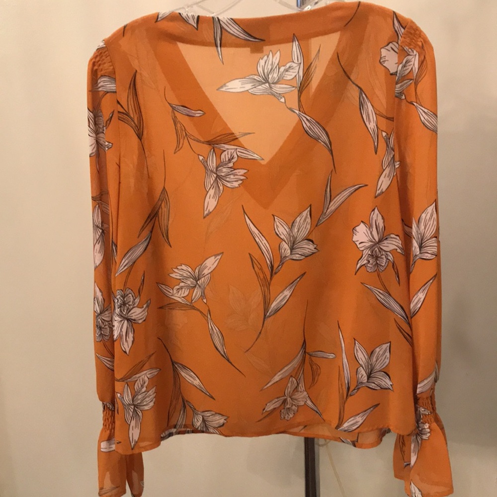 Beautiful blouse - Picture 3 of 3